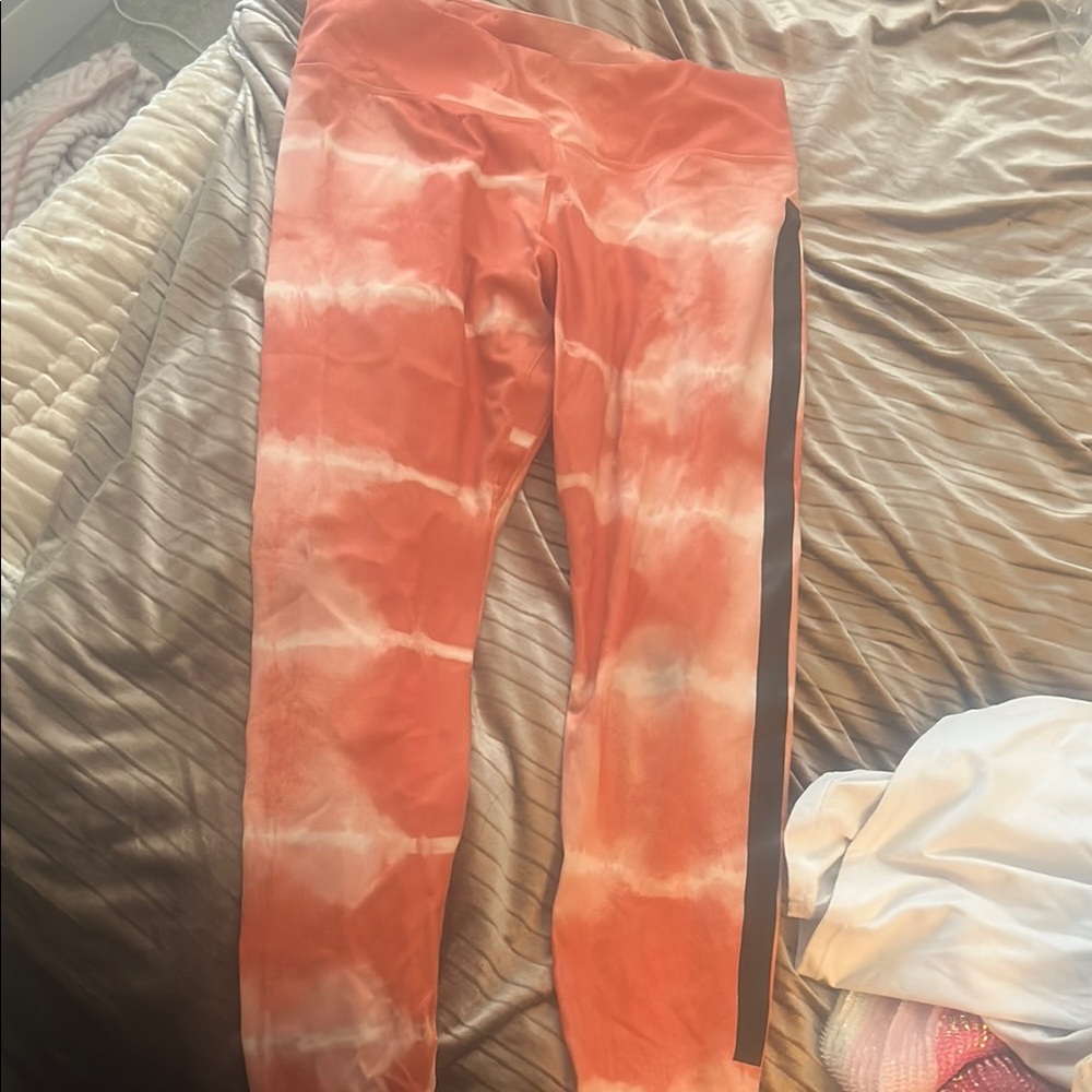 Orange and White Tie-Dye Leggings for Active Wear